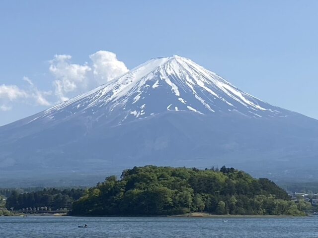 河口湖湖畔からの富士山